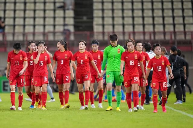 全场结束，中国女足1-2美国女足，连续2场不敌对手。